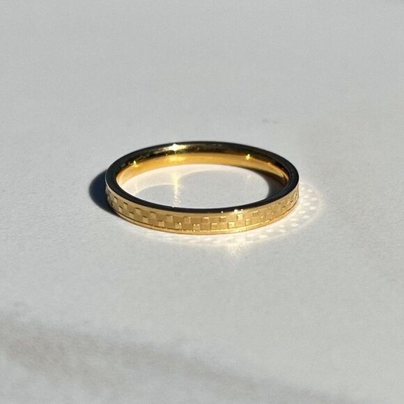New! “Mia” Dainty Checkered Gold Ring - Picture 1 of 4